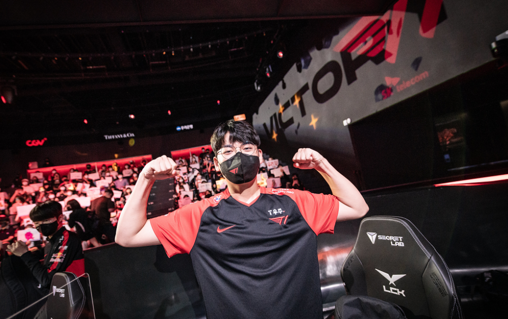 TSM轻取JDG，Canyon完成史诗逆转峡谷大战淘汰赛，让粉丝疯狂欢呼