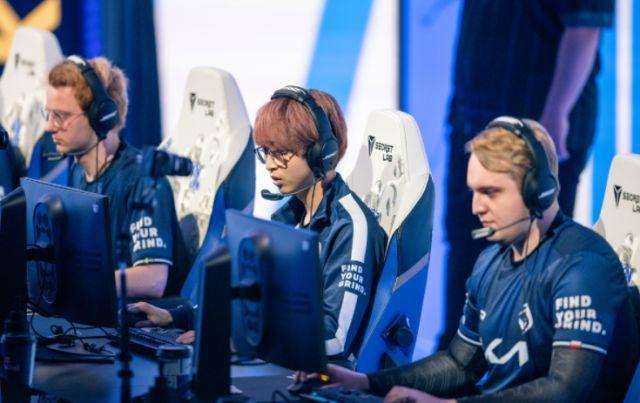 EDG翻盘PSG，CoreJJ关键团战开团秒人强强对话四强赛，引爆全场热议