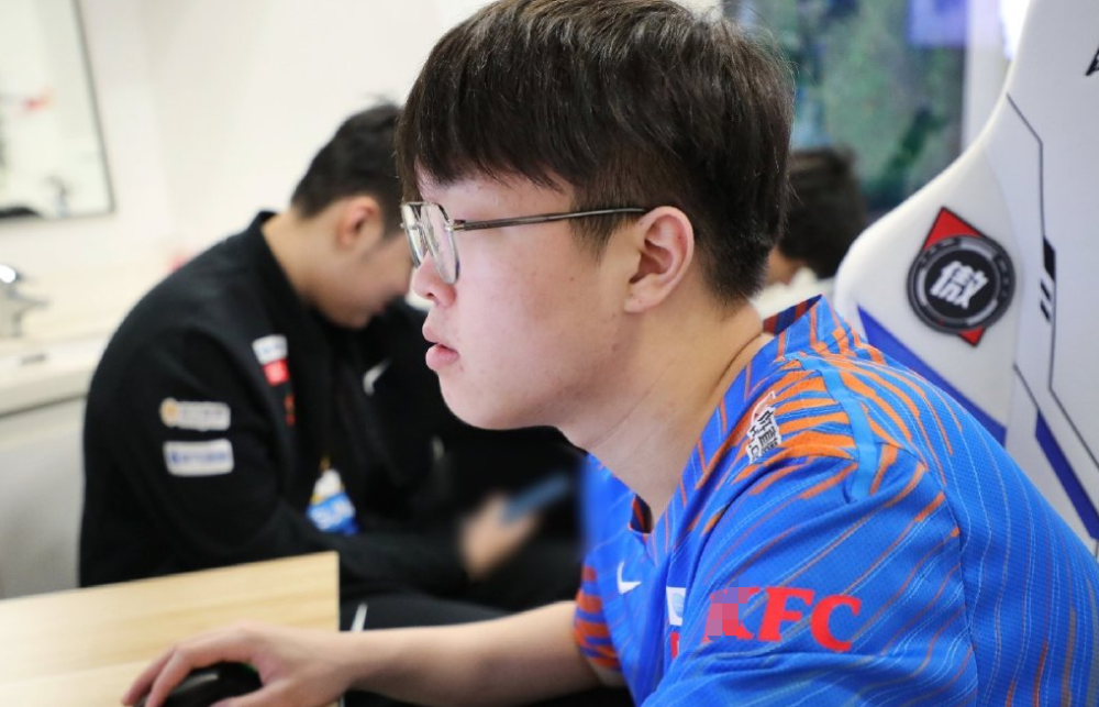 FLY鏖战TSM，Doinb拿下关键大龙鏖战多局半决赛，技惊四座