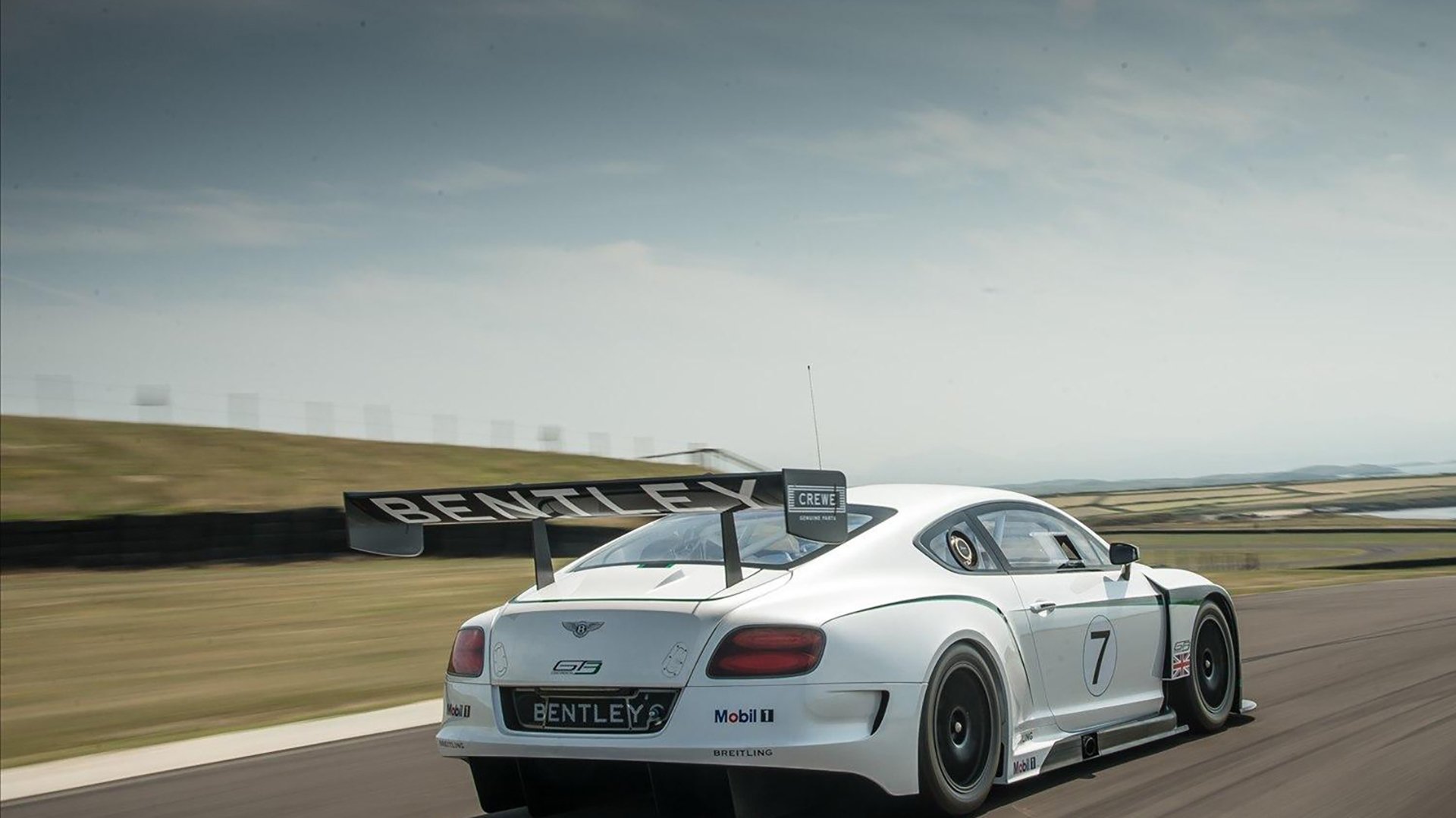 当哈利伯顿在篮球场上踢出西甲国家德比，魔术冲垮太阳的夜晚