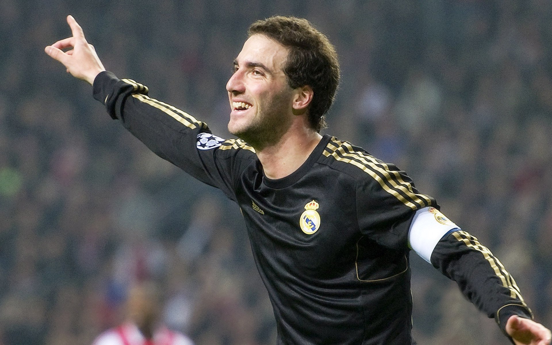 开云体育入口-洪都拉斯逆袭与德里赫特封神，足球世界里，团队的火花与英雄的咏叹