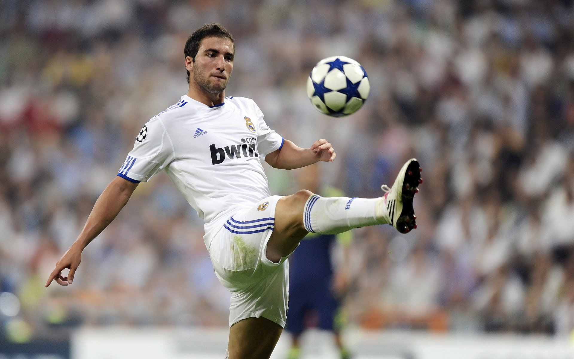 欧冠决赛夜的禁区之王，当足球的终极舞台照见篮球的决胜心脏